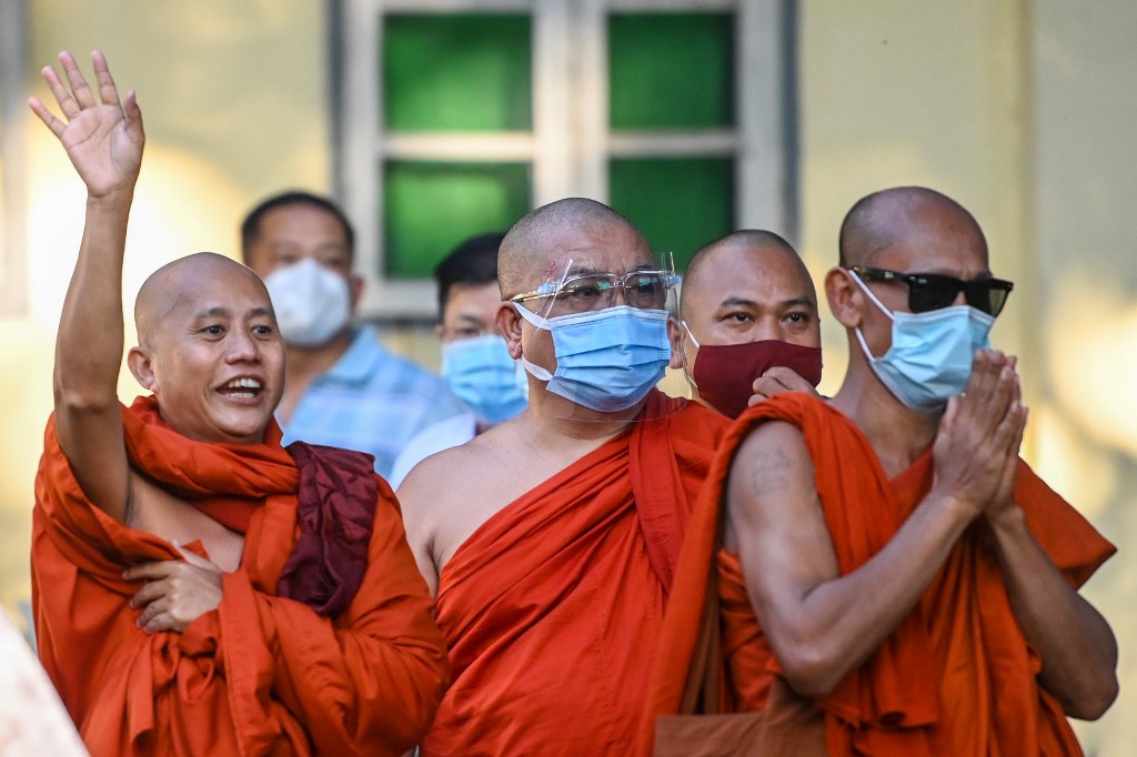 Buddhist monk Wirathu (L) waves to his followers before turning himself in at a Yangon police station on November 2, 2020. (Ye Aung Thu / AFP)