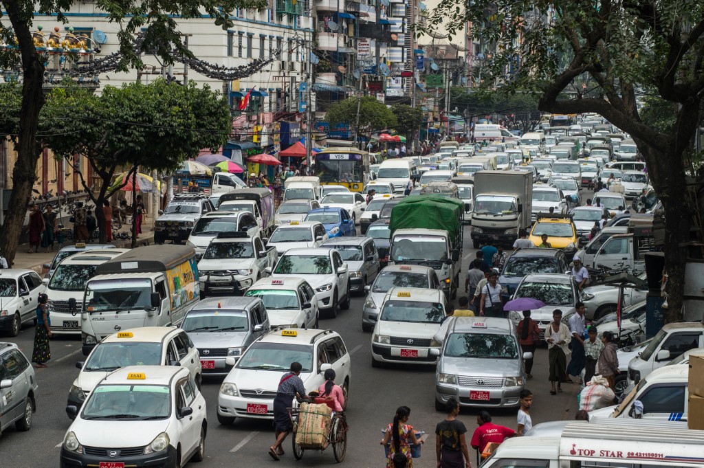 Traffic on a road in central Yangon. (Romeo Gacad / AFP)
