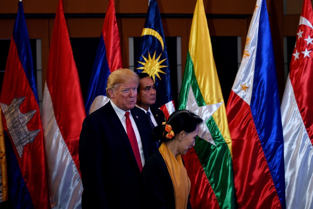 US President Donald Trump (L), Thailand's Prime Minister Prayut Chan-O-Cha (C) and Myanmar's State Counsellor and Foreign Minister Aung San Suu Kyi( R) arrive for a photo during the ASEAN-US 40th Anniversary commemorative Summit in Manila on November 13, 2017. (Manan Vatsyayana / AFP)