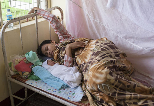 A woman and her newborn in Myanmar. (UNICEF)