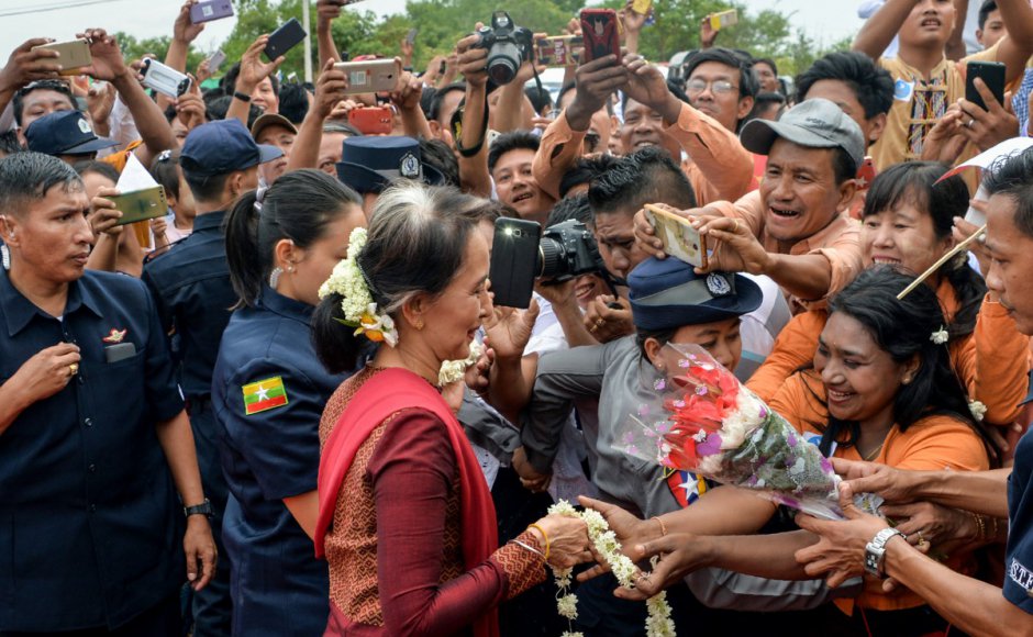 Myanmar's State Counselor and Foreign Minister Aung San Suu Kyi (C) meets with her suppoters during a peace talk conference in Chauk Kan village, Pakokku in Mgway Division on August 9, 2018. (Thet Aung/AFP)