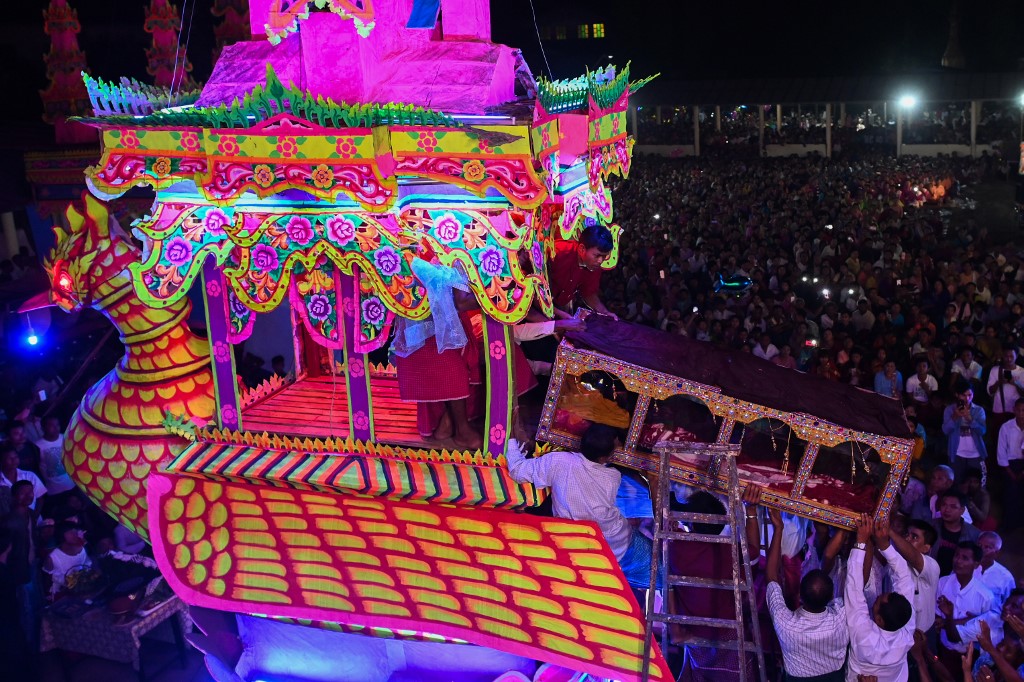 Devotees carry the coffin of abbot Kay Lar Tha during his funeral in Mudon, Mon State on March 31. (Ye Aung Thu / AFP)