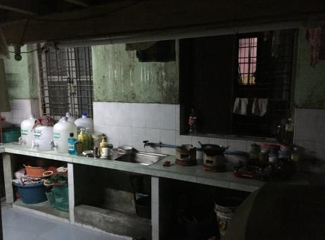A view of the kitchen before the renovation. 