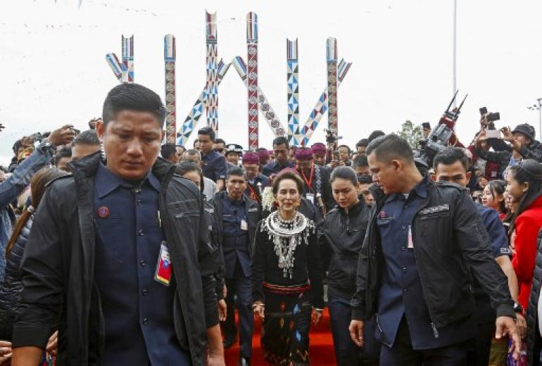 Myanmar State Counsellor Aung San Suu Kyi (C) attends the 72nd Kachin State day ceremony in Myitkyina, upper Myanmar on January 10, 2020. (STR / AFP)