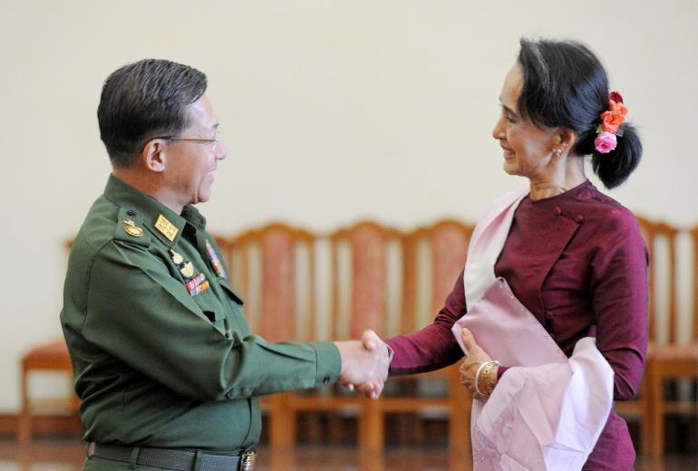  Myanmar military chief General Min Aung Hlaing (L) and National League for Democracy (NLD) party leader Aung San Suu Kyi (R) shake hands after their meeting at the Commander in-Chief's office in Naypyidaw. (Phyo Hein Kyaw / AFP)