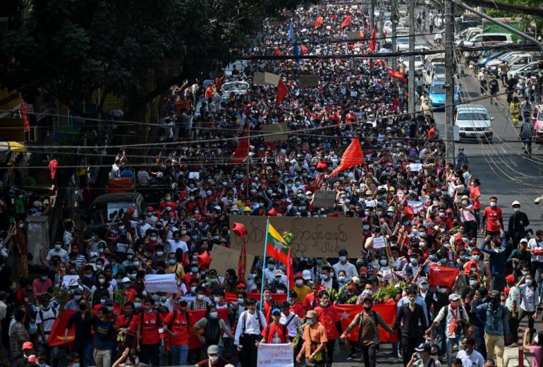 Protesters march during a demonstration against the military coup in Yangon on February 7, 2021. (Ye Aung Thu / AFP)