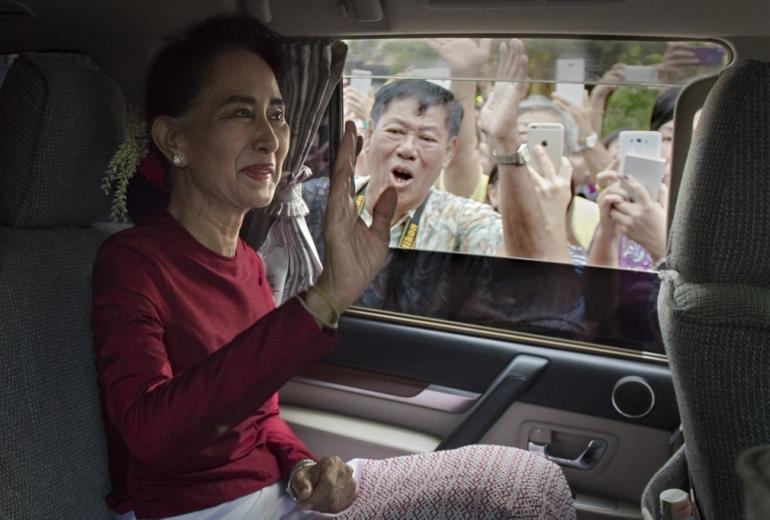 Myanmar opposition leader and head of the National League for Democracy (NLD) Aung San Suu Kyi leaves her house to cast her vote at a polling station in Yangon on November 8, 2015. (Nicolas Asfouri / AFP)