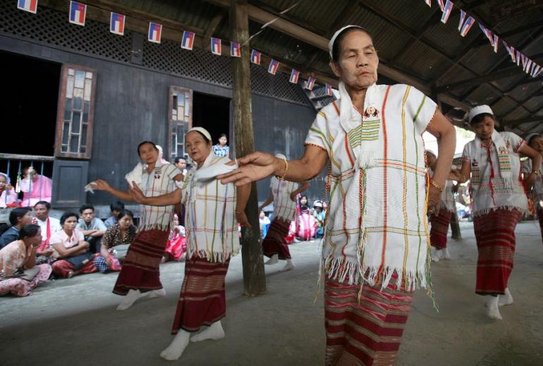 Karen women perform a traditional dance for New Year Celebrations in Yangon. (AFP / Khin Maung Win) 