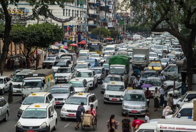 Traffic on a road in central Yangon. (Romeo Gacad / AFP)