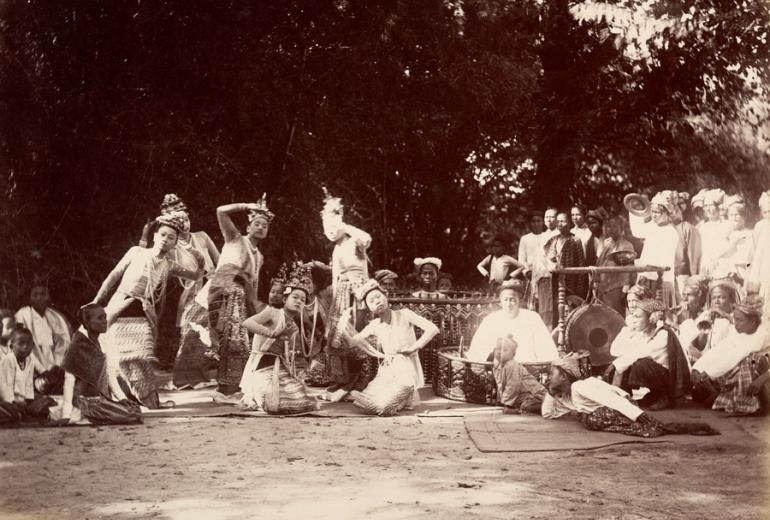  Photograph of a pwe in Burma (Myanmar), probably taken by Philip Adolphe Klier in the 1880s. 