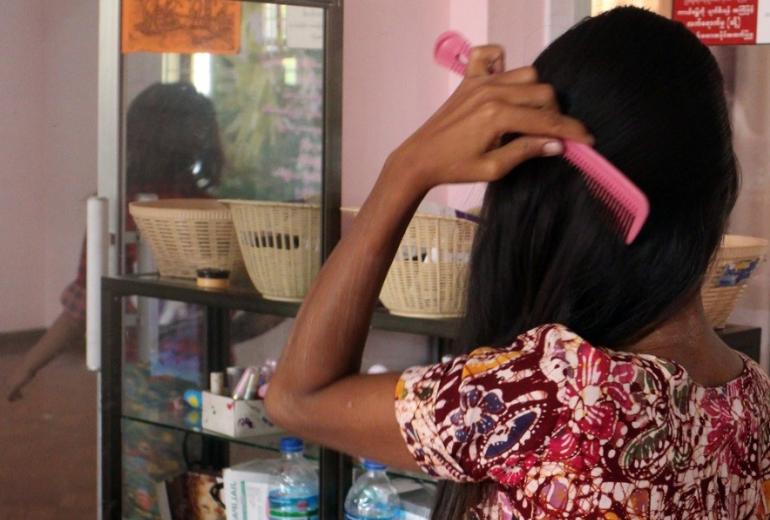  A woman visits the Sex Workers in Myanmar drop-in centre in Yangon. (Mariana Palavra / UNICEF)