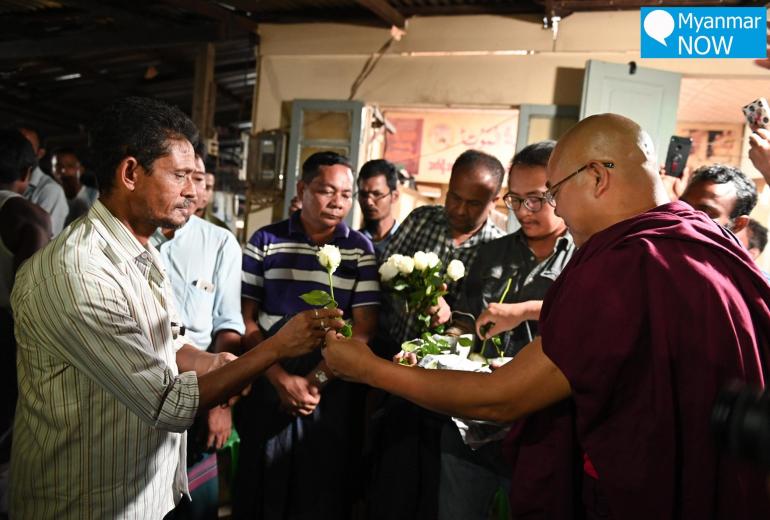 U Seindita visits the Muslim community in Yangon's South Dagon township. (Myanmar Now)