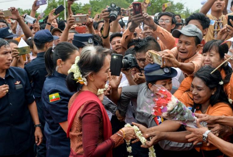 Myanmar's State Counselor and Foreign Minister Aung San Suu Kyi (C) meets with her suppoters during a peace talk conference in Chauk Kan village, Pakokku in Mgway Division on August 9, 2018. (Thet Aung/AFP)