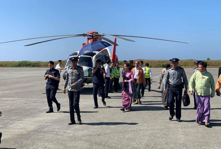 Aung San Suu Kyi and her entourage arrive in Thandwe, Rakhine state this morning. (Facebook / Myanmar State Counsellor’s Office)