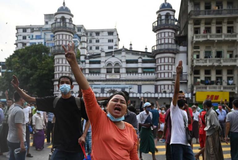 Pro-democracy protesters in downtown Yangon. (Ye Aung Thu / AFP)