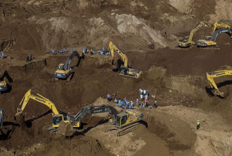 Jade diggers at a mining area on the outskirts of Hpakant. (Global Witness)