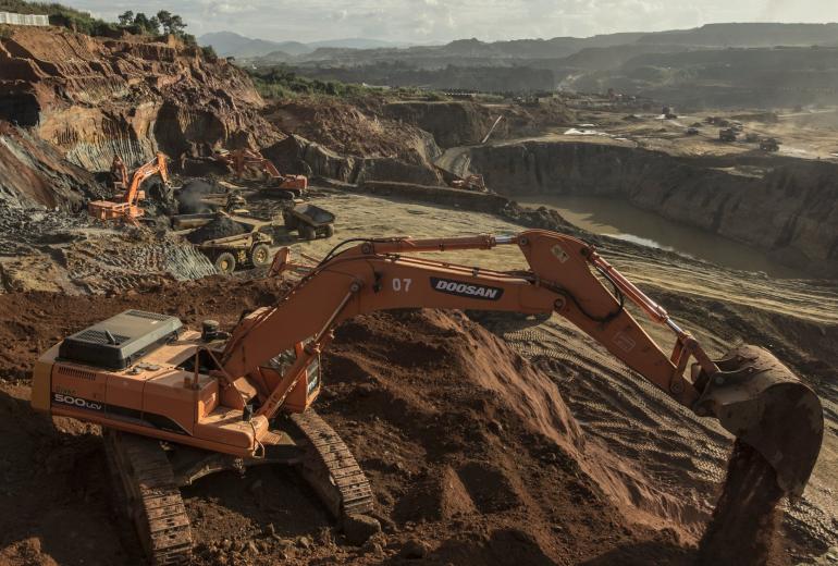 Diggers at a jade mining area near Hpakant township in Kachin state. (Global Witness)