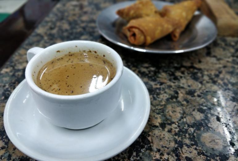 A cup of sweet Burmese tea served with some samosas. (Iryna Kyrylenko / Myanmar Mix)