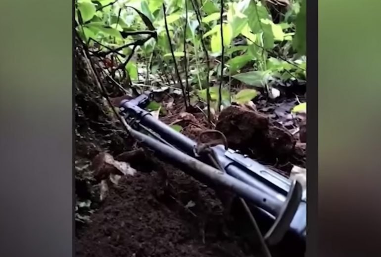 A screenshot of a video showing a Chinland Defence Force fighter entice Tatmadaw soldiers to defect. (Mizzima)