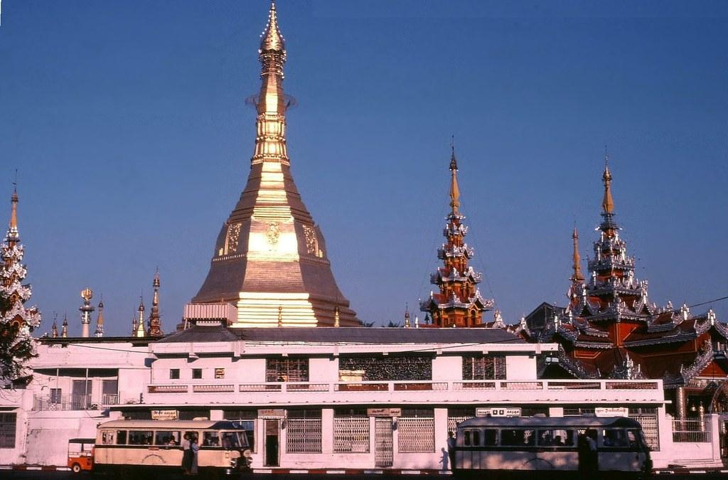 Traffic skirts around Sule pagoda.
