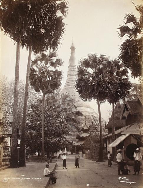 A view of Shwedagon Pagoda. (1907)
