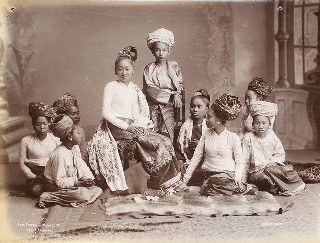 The Shan princess and her followers. (1907)
