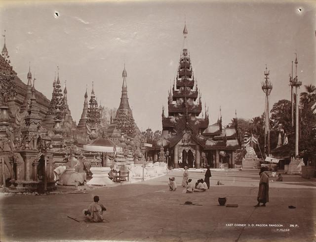 The east corner of Shwedagon Pagoda. (1907)