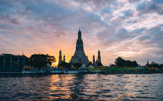 Since Bangkok is located in the center of Thailand, you can find a lot of activities to do here that’ll introduce you to the colorful culture of Thailand.