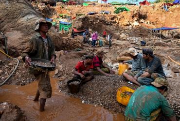  Miners work in a ruby mine in Mogok, north of Mandalay. (Ye Aung Thu / AFP)