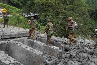  Armed government troops cross a bomb damaged bridge outside the compound of the Gote Twin police station in Shan State on August 15, 2019, after it was attacked by ethnic rebel groups. (STR / AFP)