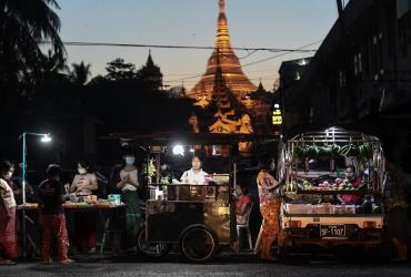 Street vendors wait for customers in front of Shwedagon Pagoda in Yangon. (Ye Aung Thu / AFP)