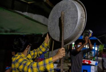 People clatter pans and tins to make noise to protest the military coup in response to a social media campaign in Yangon on February 2, 2021, as the party of Myanmar's toppled leader Aung San Suu Kyi demanded her immediate release Tuesday. (STR / AFP)