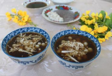 Sticky rice balls and tapioca in jaggery juice, a dish known as mote kyar si. (Hsu Myat)