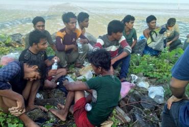  A group of Rohingya at Sungai Baru Beach in Malaysia’s Perlis state after they arrived by boat in this undated handout photo released April 8, 2019. (Royal Malaysia Police)