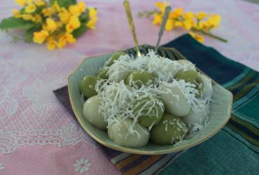 Expect to see lots of mote lone yay paw in Yangon over Thingyan. (Hsu Myat Oo)