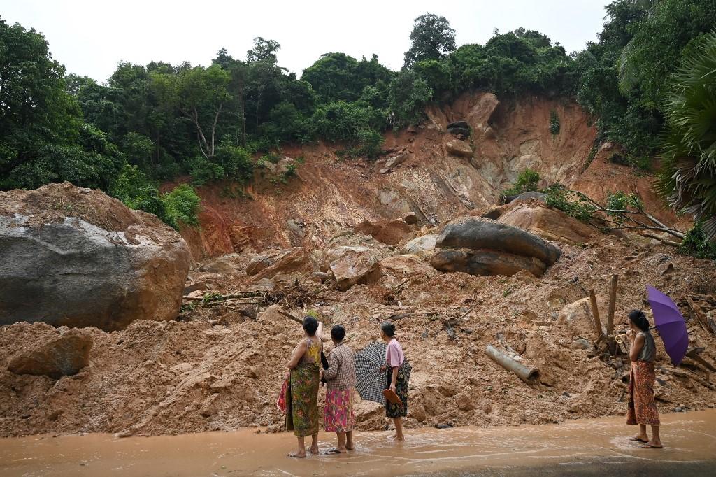 Residents look at an area affected by a landslide in Mutkyi village in Paung township, Mon state on August 12, 2019. (Ye Aung Thu / AFP)