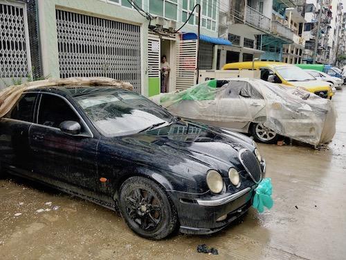 Two of the three cars damaged in the collapse. (Myanmar Mix)