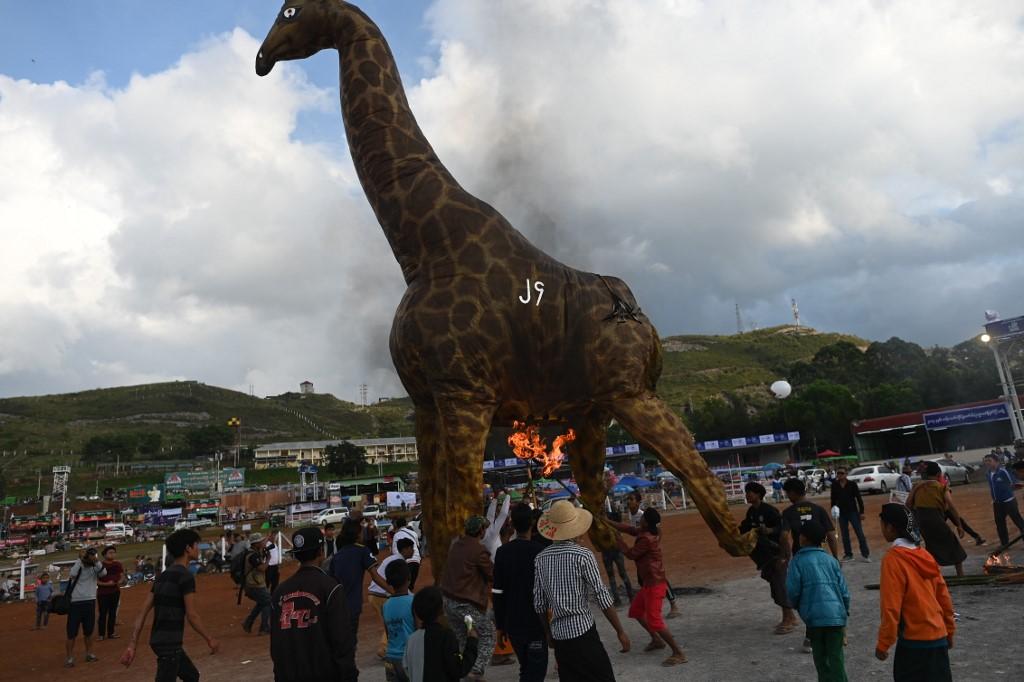 A giraffe-shaped hot air balloon being prepared during the Tazaungdaing Lighting Festival at Taunggyi. (Ye Aung Thu / AFP)