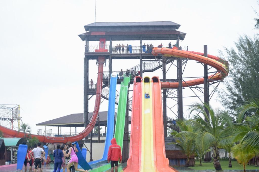 Come for the slides, stay for the fear paralysis! (Yangon Water Boom / Facebook)