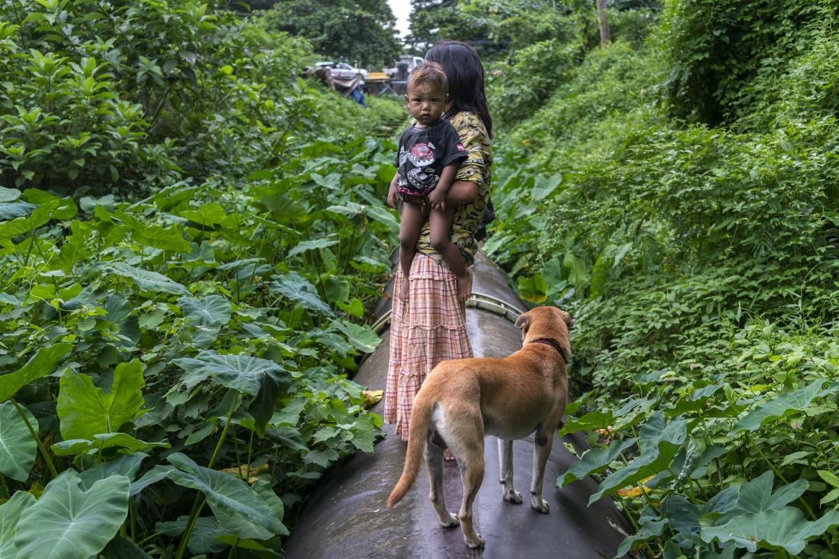  Gyo Phyu pipeline is a daily part of the Yangon bustle for many people. (Matias Bercovich)