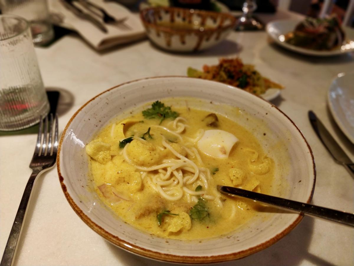 Classic Myanmar dish chicken coconut wheat noodle soup. (Myanmar Mix)